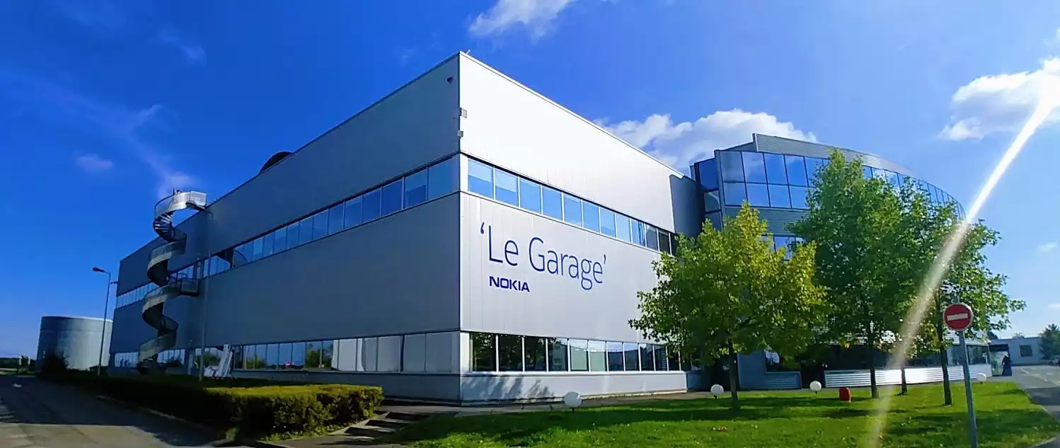 Living and breathing innovation “Le Garage” at NOKIA’s ParisSaclay campus. NokiaPartners